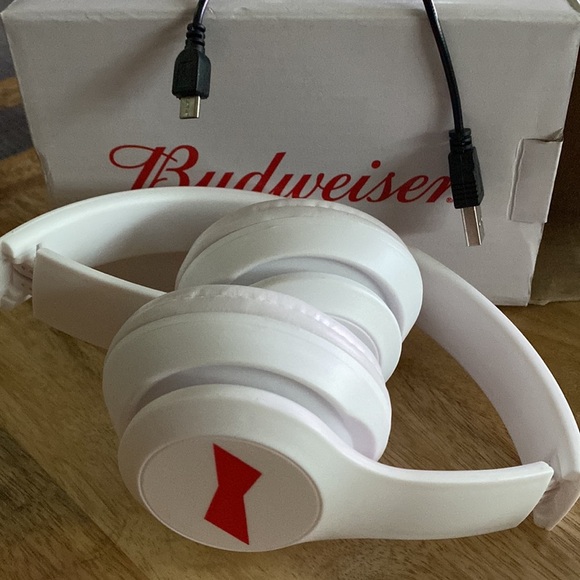 NEW BUDWEISER BLUETOOTH HEADPHONES - Picture 2 of 7